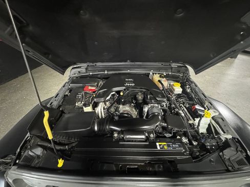Used 2019 Jeep Wrangler Unlimited Sport S AWD/4WD image 9