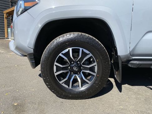 Used 2021 Toyota Tacoma TRD Sport w/ TRD Premium Sport Package AWD/4WD image 11