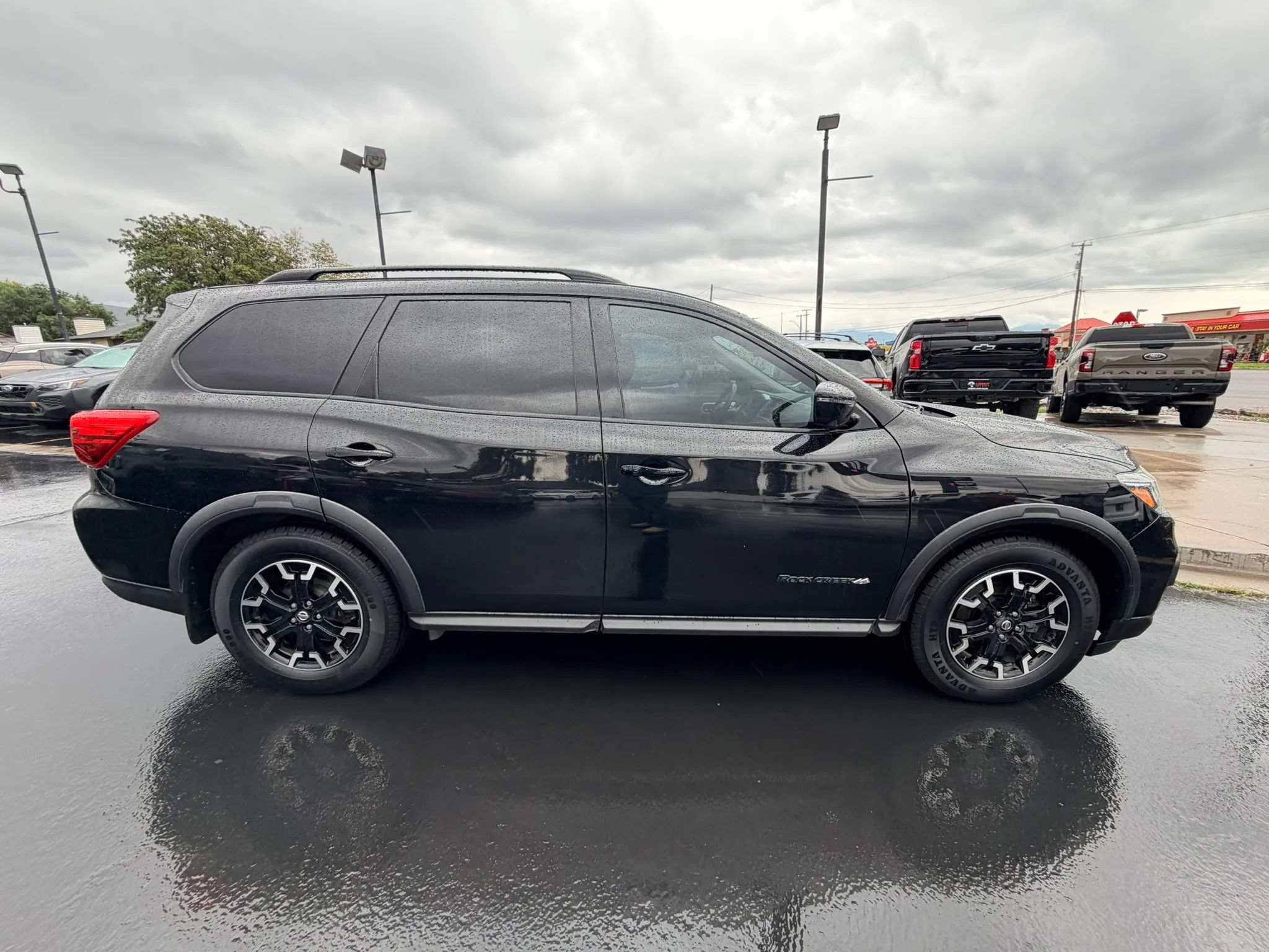 Used 2020 Nissan Pathfinder SL AWD/4WD image 2