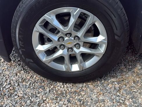 Used 2021 Chevrolet Traverse LS FWD image 40