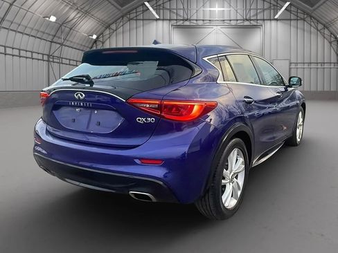 Used 2017 INFINITI QX30 image 5