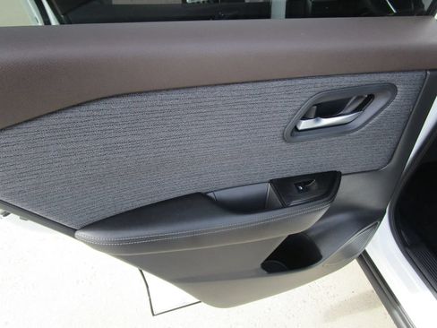 Used 2022 Nissan Rogue SV AWD/4WD image 25