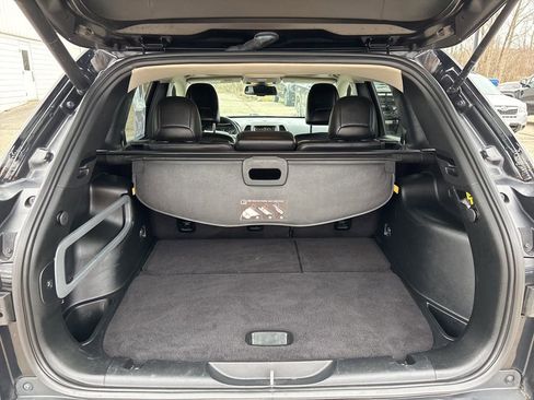 Used 2018 Jeep Cherokee Limited w/ Luxury Group image 16