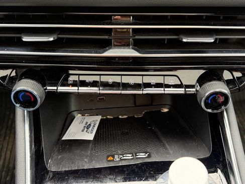 Used 2024 Chevrolet Traverse RS image 24