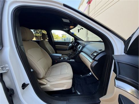 Used 2017 Ford Explorer FWD image 11