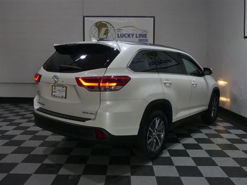 Used 2019 Toyota Highlander XLE image 10