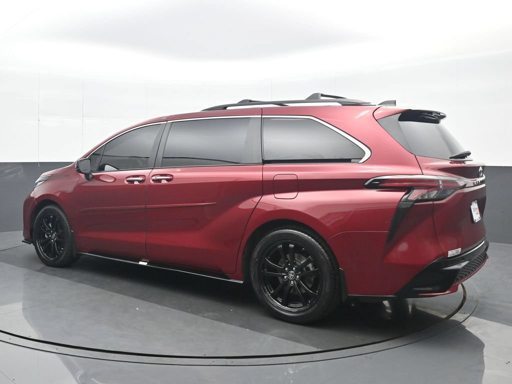 Used 2024 Toyota Sienna XSE FWD image 4