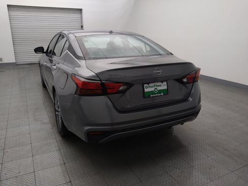 Used 2025 Nissan Altima 2.5 SV FWD image 6
