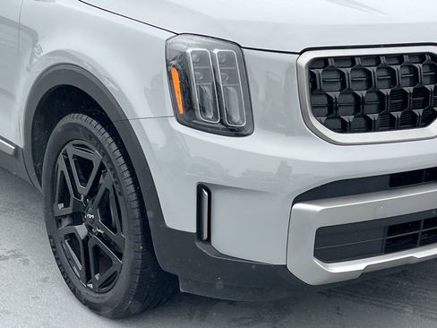 Used 2023 Kia Telluride EX X-Line image 11