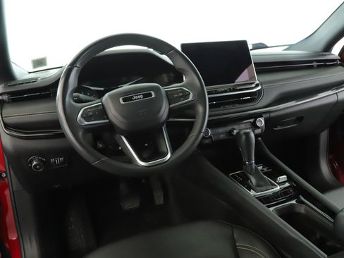 Used 2023 Jeep Compass Latitude AWD/4WD image 2
