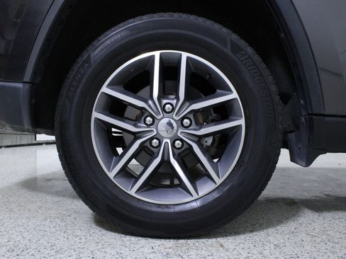 Used 2017 Jeep Grand Cherokee Limited w/ Luxury Group II image 8