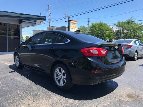 Used 2017 Chevrolet Cruze LT w/ Convenience Package FWD image 5