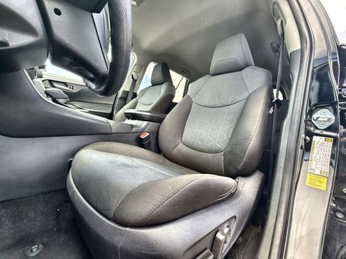 Used 2025 Toyota RAV4 XLE FWD image 11