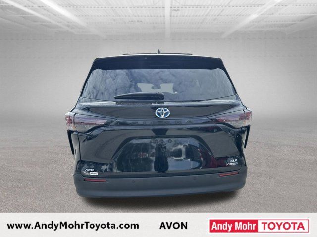 Used 2024 Toyota Sienna XLE AWD/4WD image 7