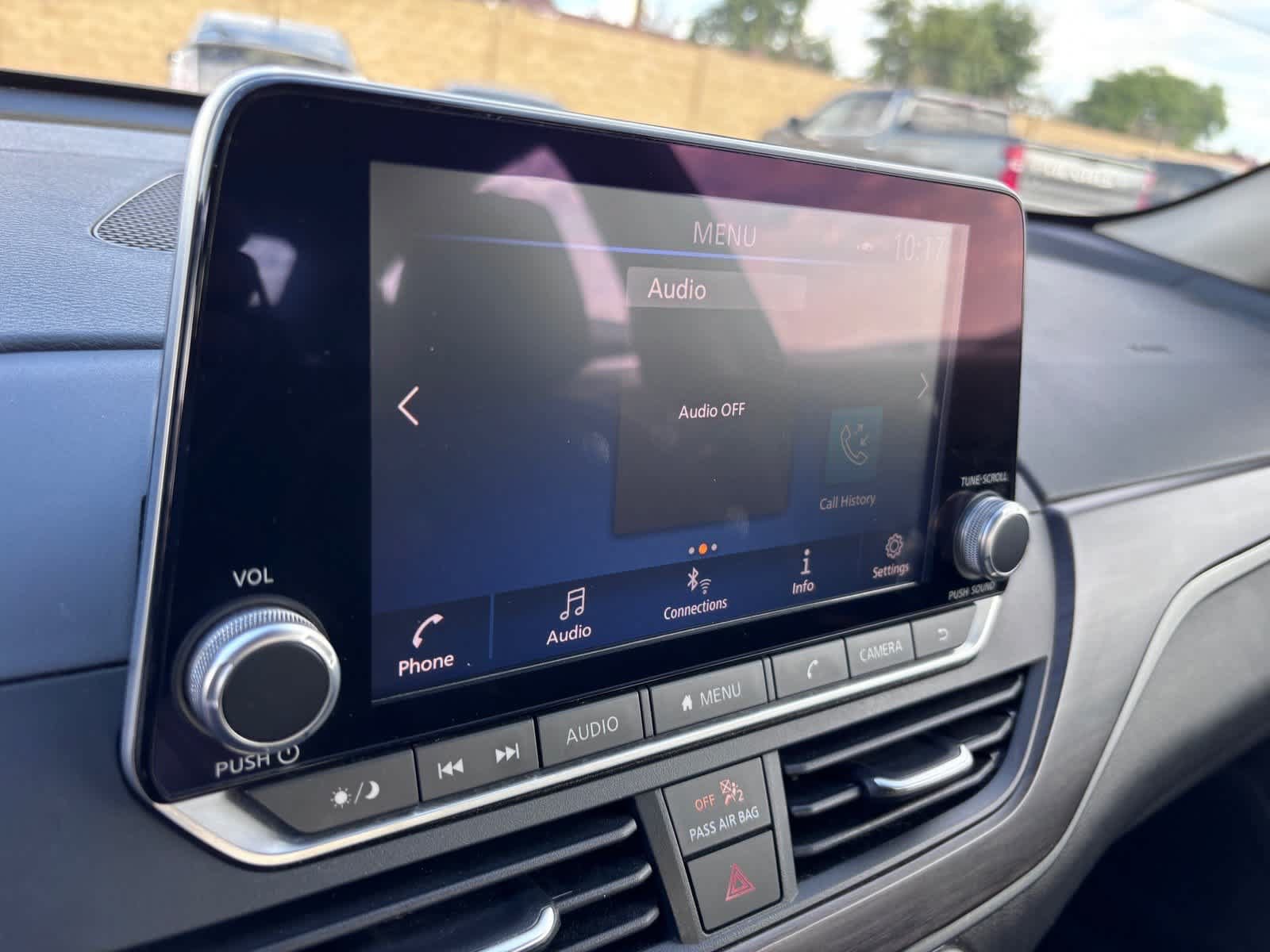 Used 2025 Nissan Altima 2.5 SV FWD image 21