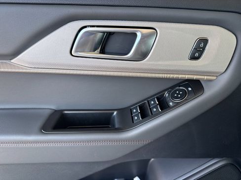 New 2026 Ford Explorer Active w/ Active Comfort Package image 10