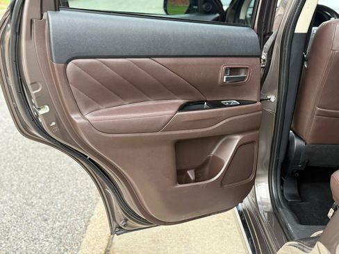 Used 2018 Mitsubishi Outlander SEL image 37