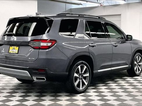Used 2025 Honda Pilot Elite image 13