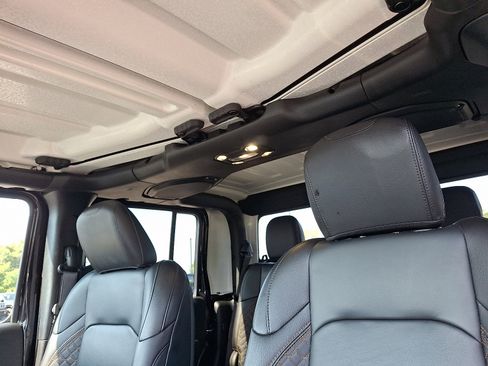 Certified 2021 Jeep Gladiator Overland image 14