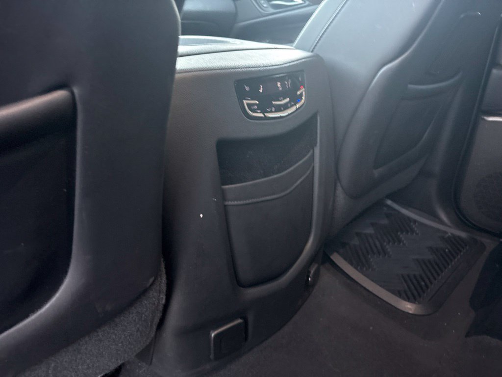 Used 2019 Cadillac Escalade Luxury AWD/4WD image 19