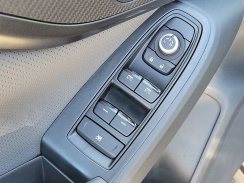 Used 2021 Subaru Crosstrek 2.5i Sport w/ Moonroof Package image 17