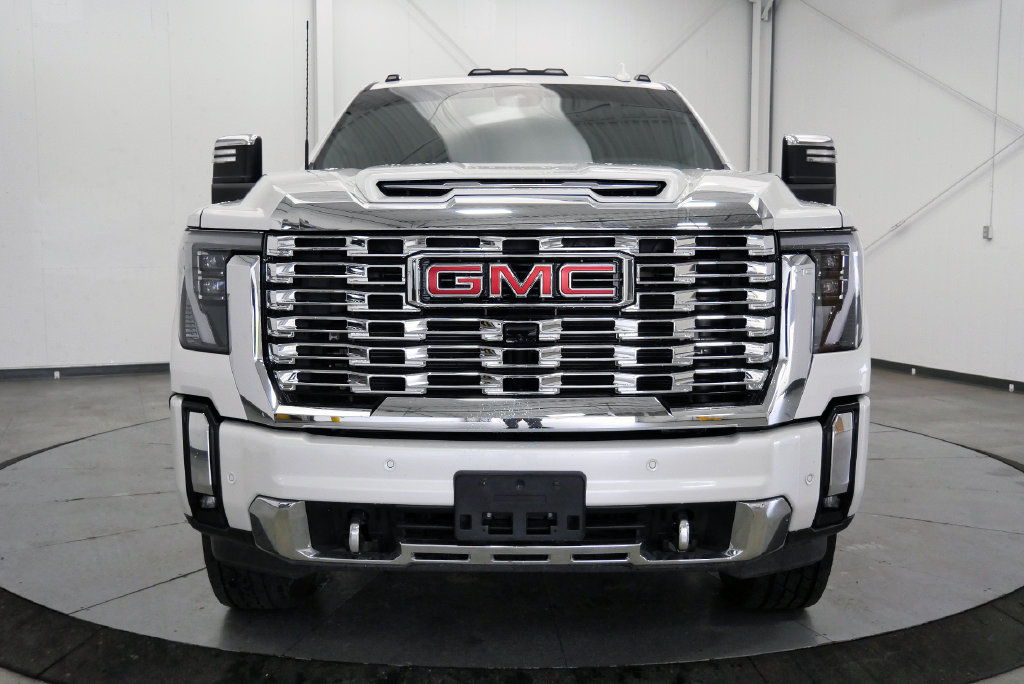Used 2024 GMC Sierra 2500 Denali w/ Denali Reserve Package AWD/4WD image 3