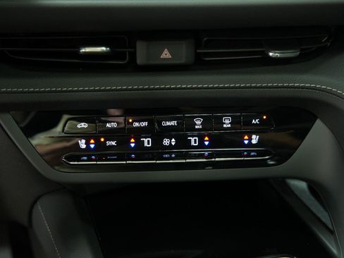Used 2023 Buick Envision Avenir AWD/4WD image 51