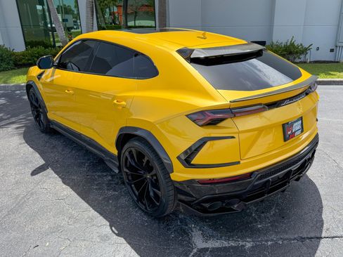 Used 2022 Lamborghini Urus AWD/4WD image 18