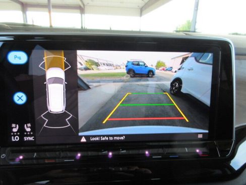 Used 2025 Volkswagen Atlas SE image 33