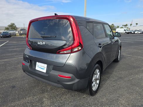 Used 2022 Kia Soul LX w/ Technology Package image 4