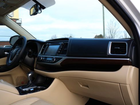 Used 2016 Toyota Highlander Limited image 48
