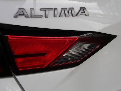 Certified 2023 Nissan Altima 2.0 SR image 8