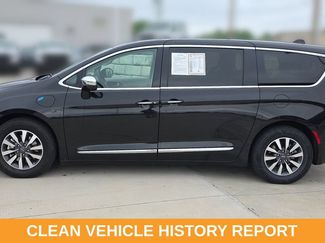 Used 2022 Chrysler Pacifica Limited FWD video 3