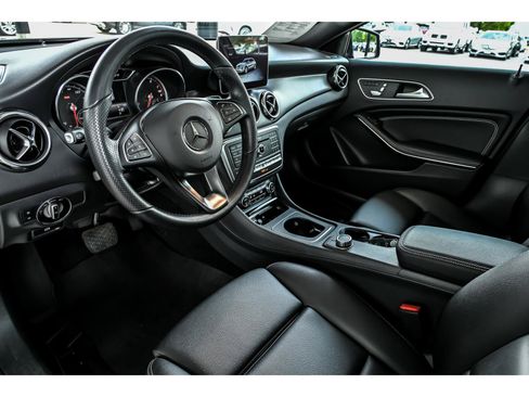 Used 2020 Mercedes-Benz GLA 250 4MATIC image 10