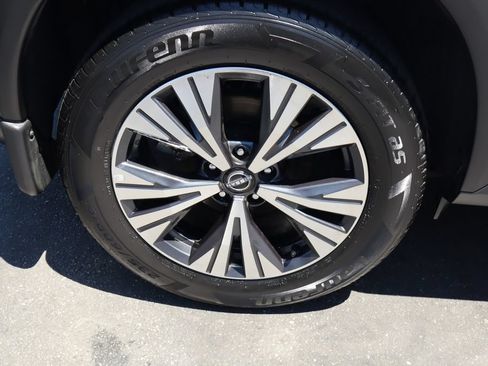 Used 2022 Nissan Rogue SV AWD/4WD image 12
