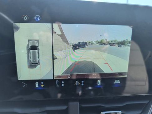 Used 2025 Chevrolet Equinox ACTIV w/ Safety and Technology Package FWD image 21