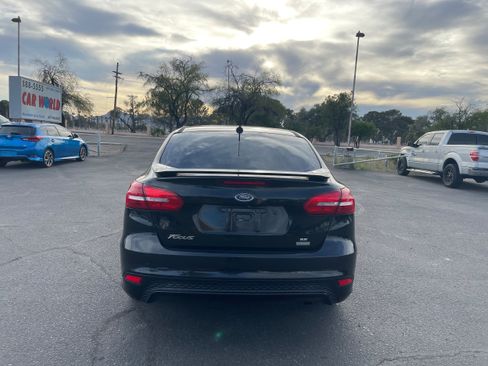 Used 2015 Ford Focus SE w/ SE Ecoboost Package image 4
