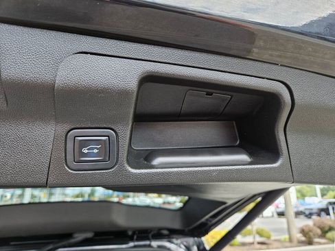 Used 2021 GMC Acadia SLT image 14