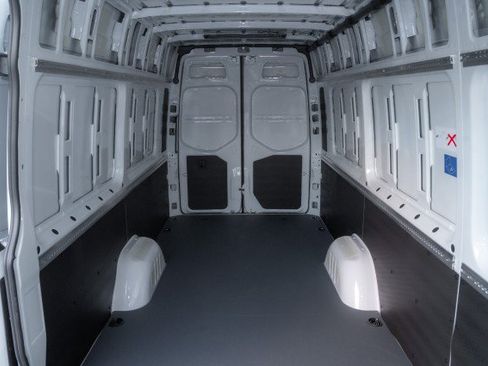 Used 2025 Mercedes-Benz Sprinter 2500 image 13
