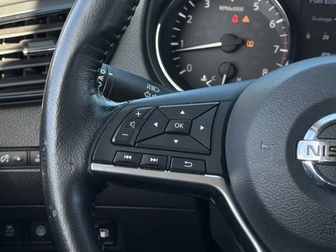 Used 2020 Nissan Rogue SV image 14