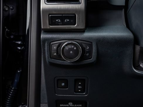 Used 2022 Ford F450 Platinum w/ FX4 Off-Road Package image 22