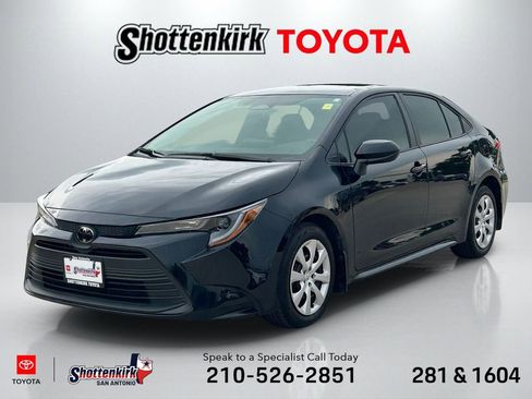 Used 2025 Toyota Corolla LE FWD image 1