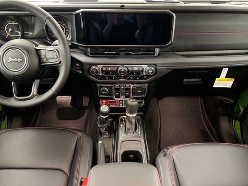 New 2025 Jeep Gladiator Rubicon AWD/4WD image 13