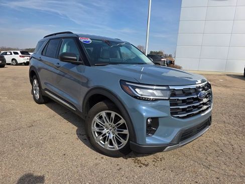 Certified 2025 Ford Explorer Active w/ Active Comfort Package image 2