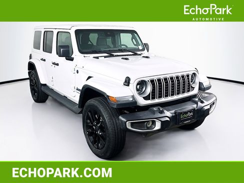Used 2025 Jeep Wrangler Unlimited Sahara AWD/4WD image 1