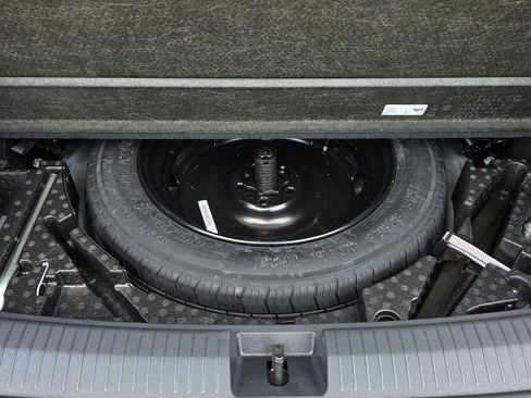 Certified 2024 Volkswagen Tiguan SE R-Line FWD image 67