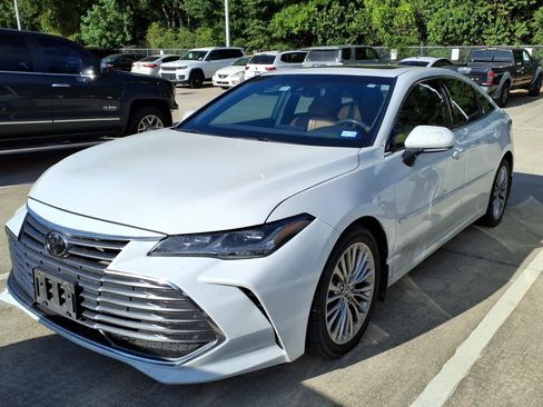 Used 2020 Toyota Avalon Limited FWD image 4