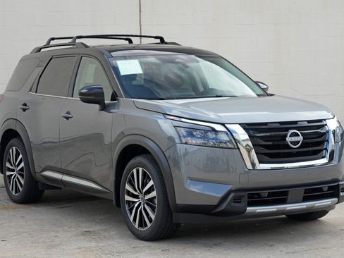 Used 2025 Nissan Pathfinder Platinum AWD/4WD image 57