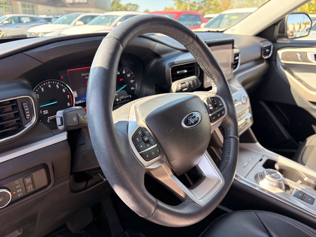 Used 2023 Ford Explorer XLT w/ Equipment Group 202A RWD image 10