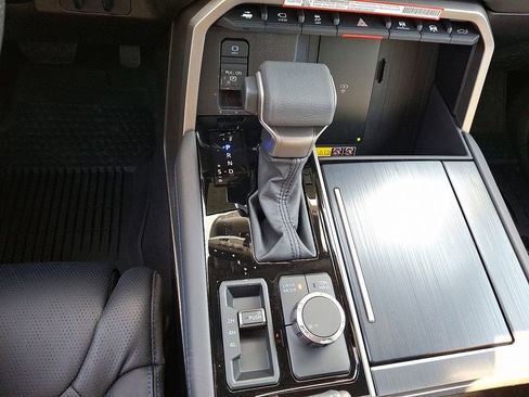 New 2026 Toyota Tundra Platinum AWD/4WD image 17